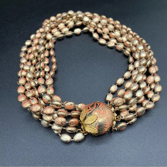 Vintage 1960s Choker Necklace with Plastic Gold and Coral Beads with Leaf Motif - Picture 3 of 11